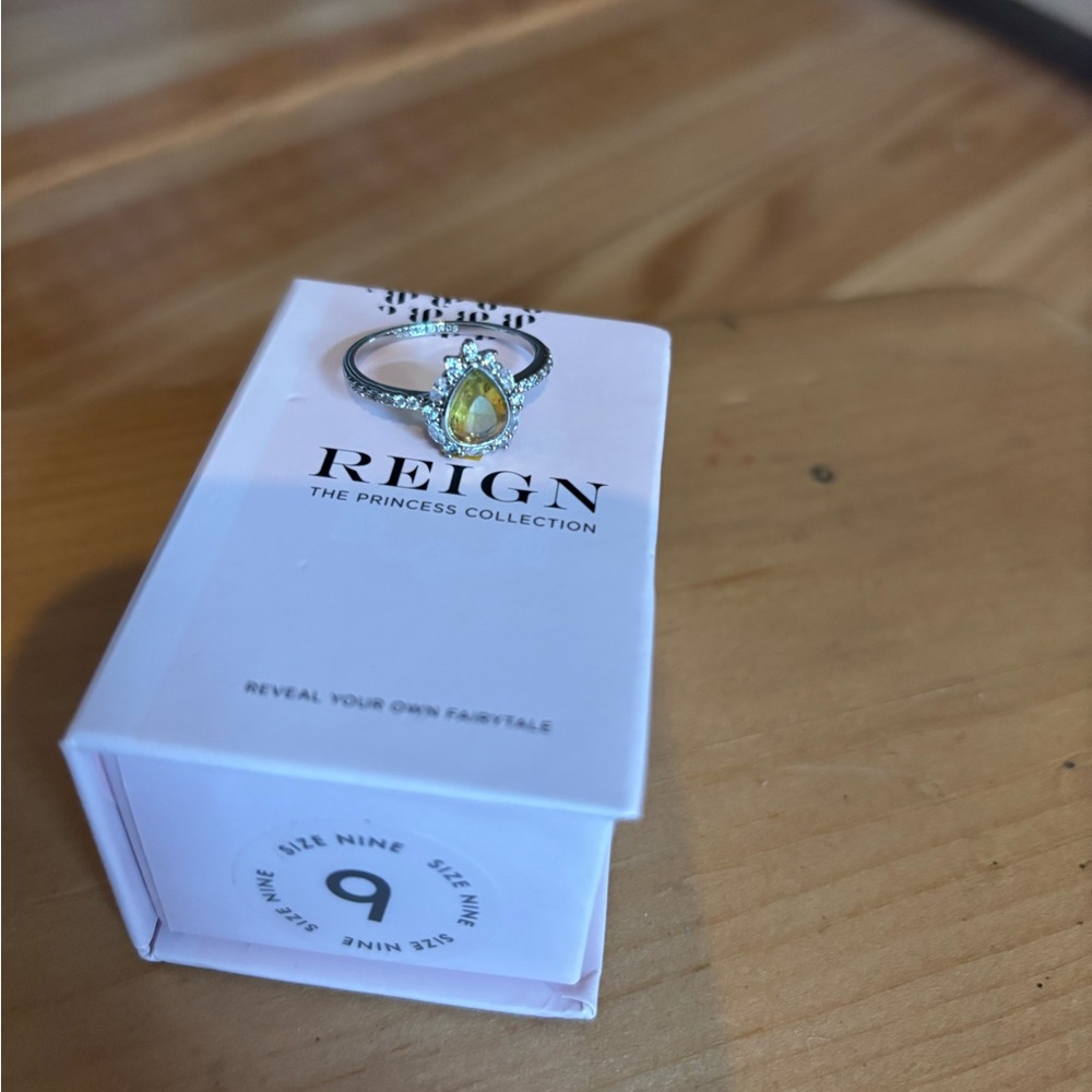 Reign Silver Ring with Yellow Gemstone (Pear shaped)- Bomb Party New - Size 9